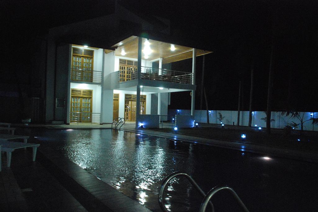 Bluewater Beach Resort Trincomalee Exterior photo