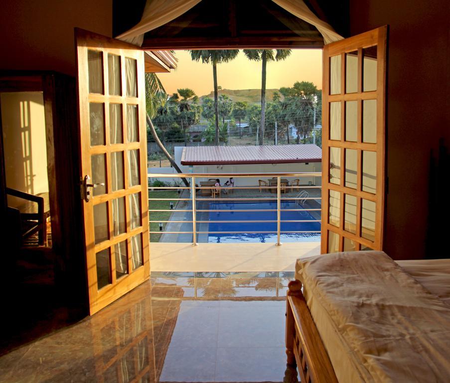 Bluewater Beach Resort Trincomalee Room photo